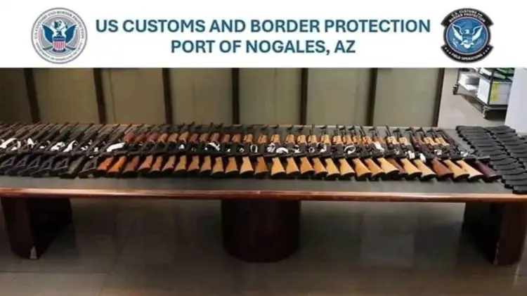 El arsenal fue asegurado en una garita de Nogales, Arizona. (Foto: CBP)