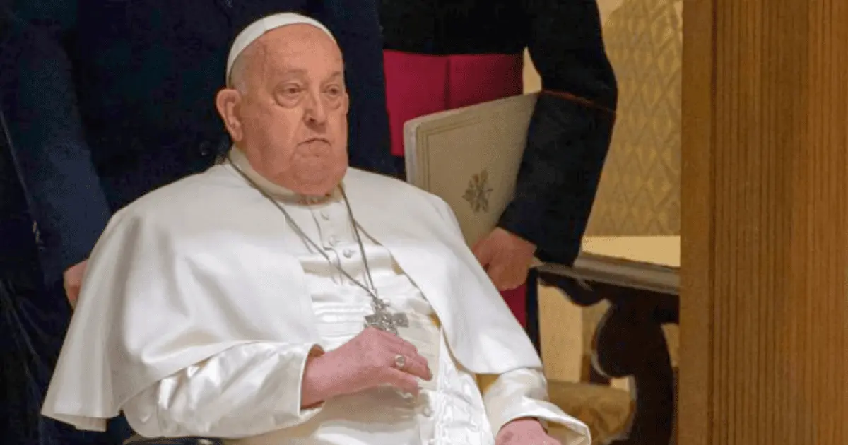 Difunden primera imagen del papa Francisco desde su hospitalización