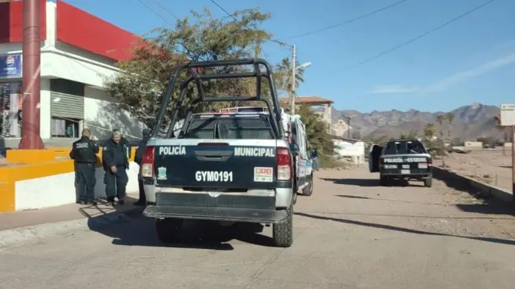 Al lugar arribaron elementos de la Policía Municipal y peritos de la Fiscalía. (Foto: Cortesía)