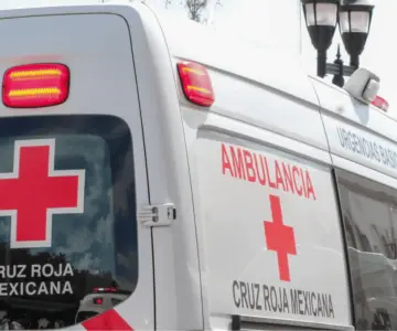 Hombre golpea a su esposa mientras cargaba a su bebé; el menor muere