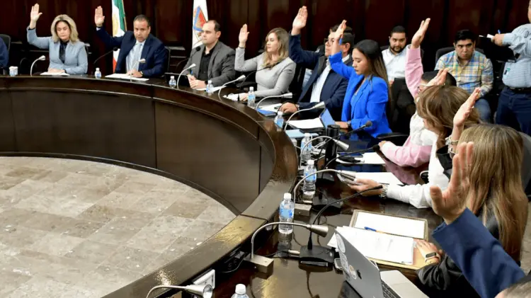Durante la sesión, el Cabildo aprobó dictámenes en diversos temas. Foto: Especial.