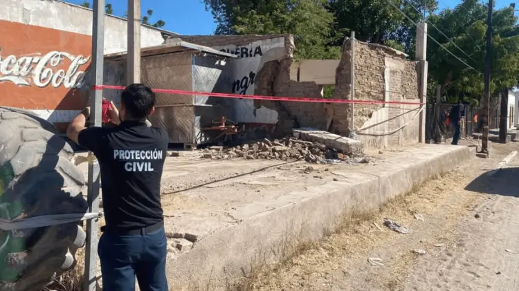 Protección Civil realiza inspecciones para detectar riesgos en estructuras dañadas. Foto: Especial.