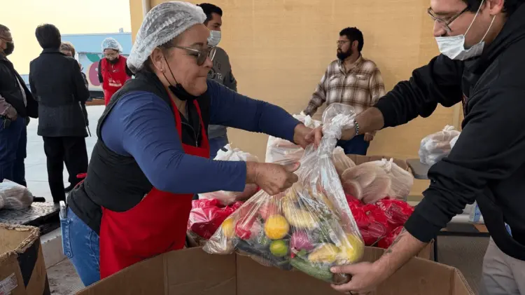 El alimento se entrega a personas que viven en situación vulnerable. (ESPECIAL/EXPRESO)