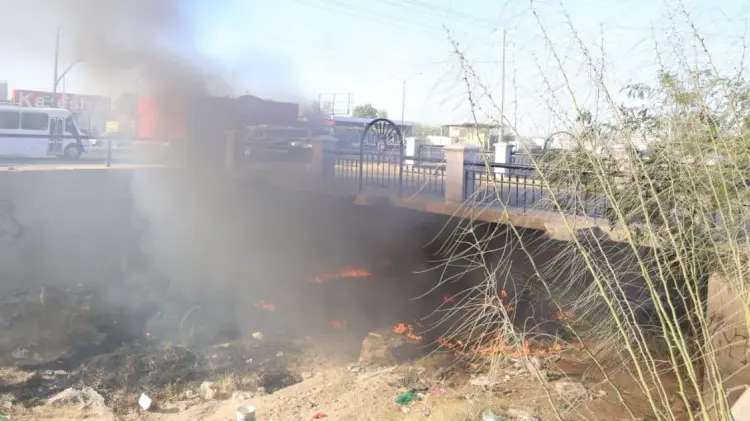 Muchos incendios se presentan en canales donde hay maleza o basura. (Foto: Ramón Munguía/EXPRESO)
