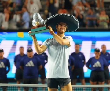 Tomas Machac se corona en el Abierto Mexicano de Tenis