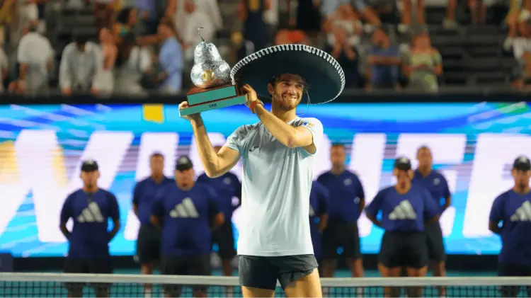 Tomas Machac se coronó en Acapulco tras vencer a Alejandro Davidovich. (Foto: Cortesía)