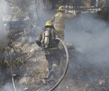 Bomberos sofocan intenso incendio en El Mariachi