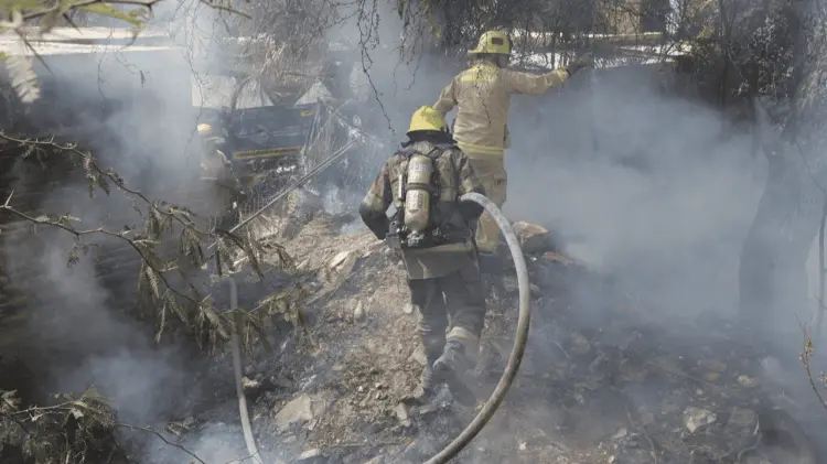 Bomberos de la Estación Centro atendieron el siniestro. (Foto: Jesús Ballesteros/EXPRESO)