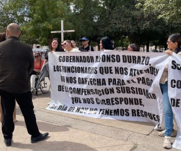 Viudas de policías protestan por apoyo
