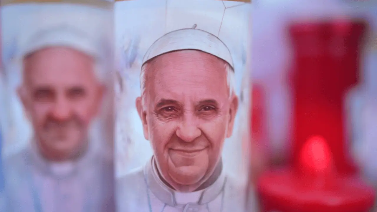 Salud del papa Francisco se mantiene estable tras 18 días de hospitalización