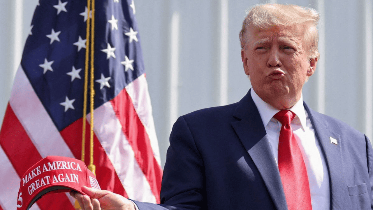 No habrá aranceles si las compañías se instalan en EU, insiste Trump