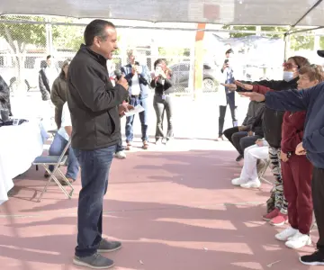 Beneficia alcalde a vecinos de la Cuauhtémoc con jornada de salud y descacharre