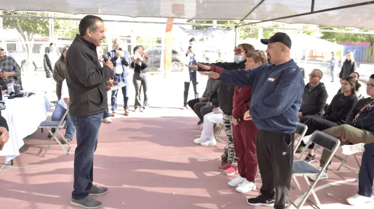 El alcalde le tomó protesta al Subcomité de Salud. (Foto: Cortesía/EXPRESO)