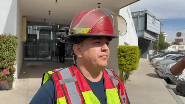 Alberto García, integrante de Bomberos de Hermosillo. (Foto: María José Noyola/EXPRESO)