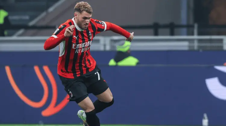 Desde que llegó a Italia, Giménez ha anotado tres goles en ocho partidos. (ESPECIAL/EXPRESO)