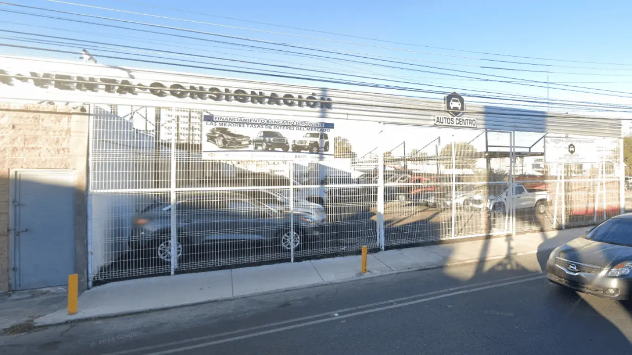 Detienen a hombre tras robo en negocio de autos; le decomisan droga