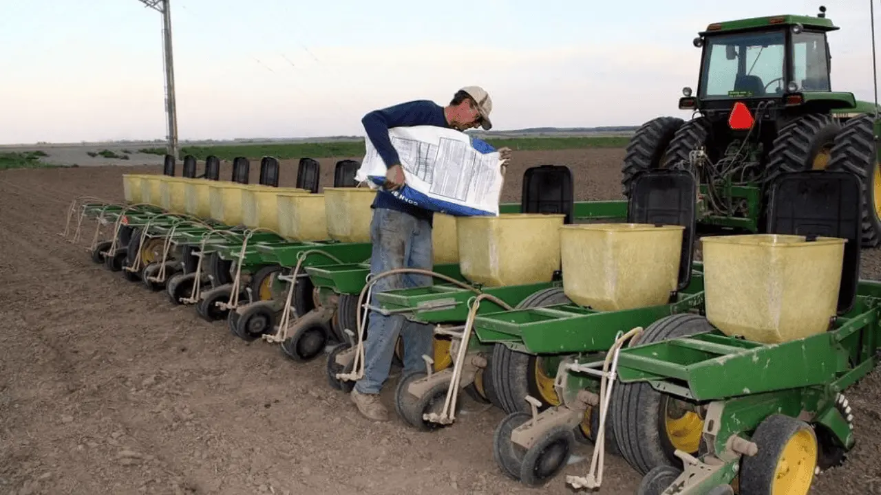 Trump considera exentar ciertos productos agrícolas de aranceles