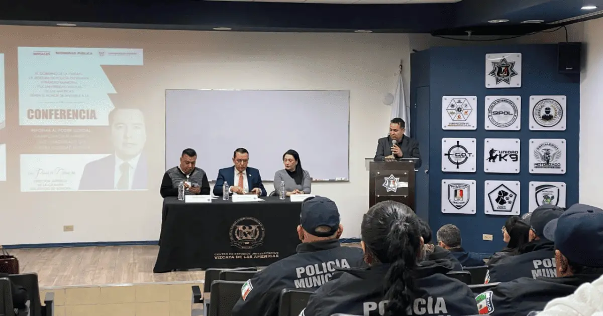 Dan conferencia magistral sobre la reforma al Poder Judicial 