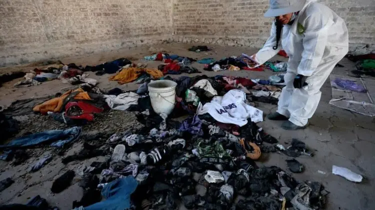 En el lugar se encontraron más de 200 pares de zapatos y pertenencias de diferentes personas.