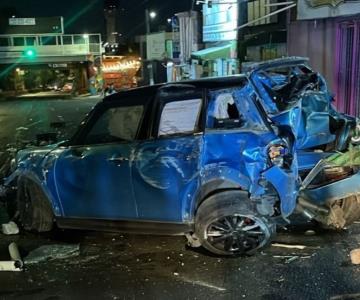 Joven estrella su Mini Cooper contra taquería y mata al dueño