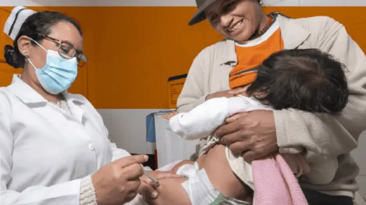 El sector salud público cuenta con esquemas de vacunación contra la tos ferina. (Foto: Especial)