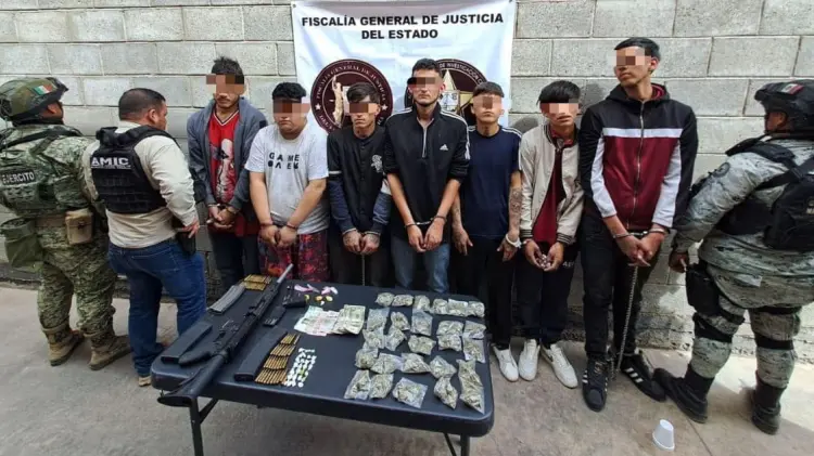 Las armas y la droga fueron puestas a disposición del Ministerio Público. (Foto: FGJE Sonora)