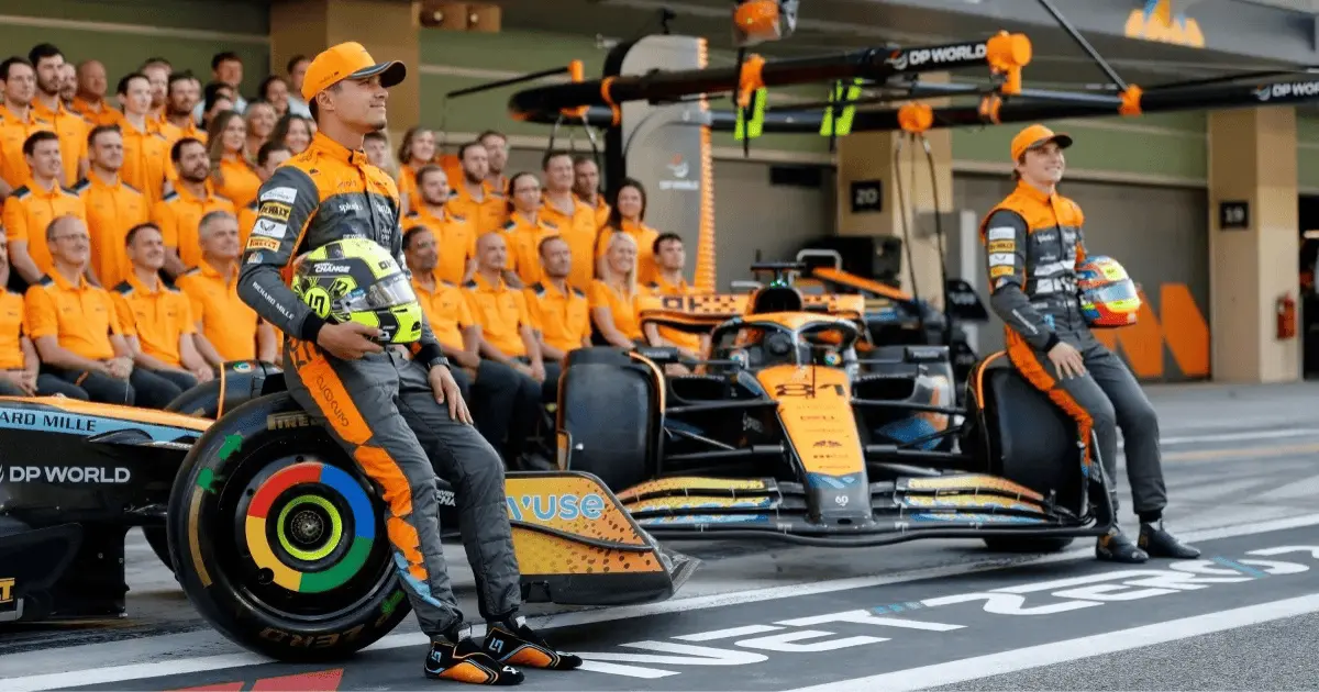 Lando Norris apunta a Lewis Hamilton