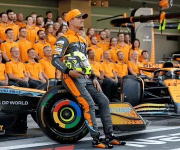 Lando Norris apunta a Lewis Hamilton
