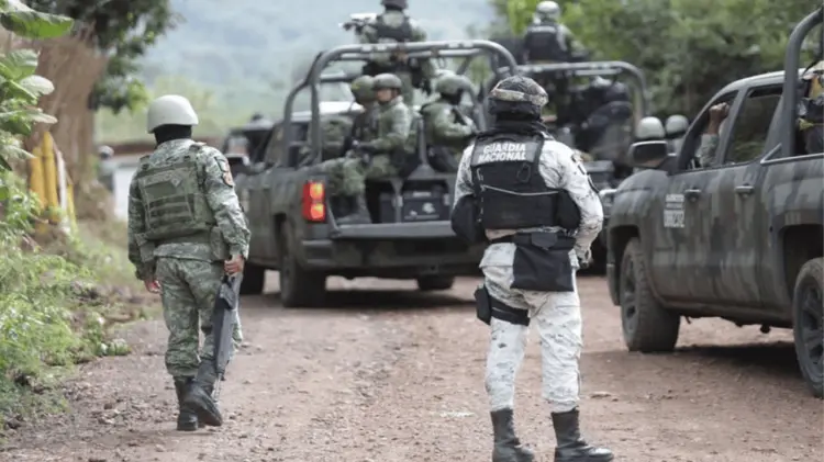 Se confiscaron armas, equipo táctico, cargadores, cartuchos y droga. (Foto: Ilustrativa)