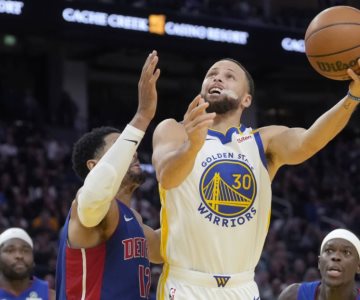 Stephen Curry será asistente en NCAA