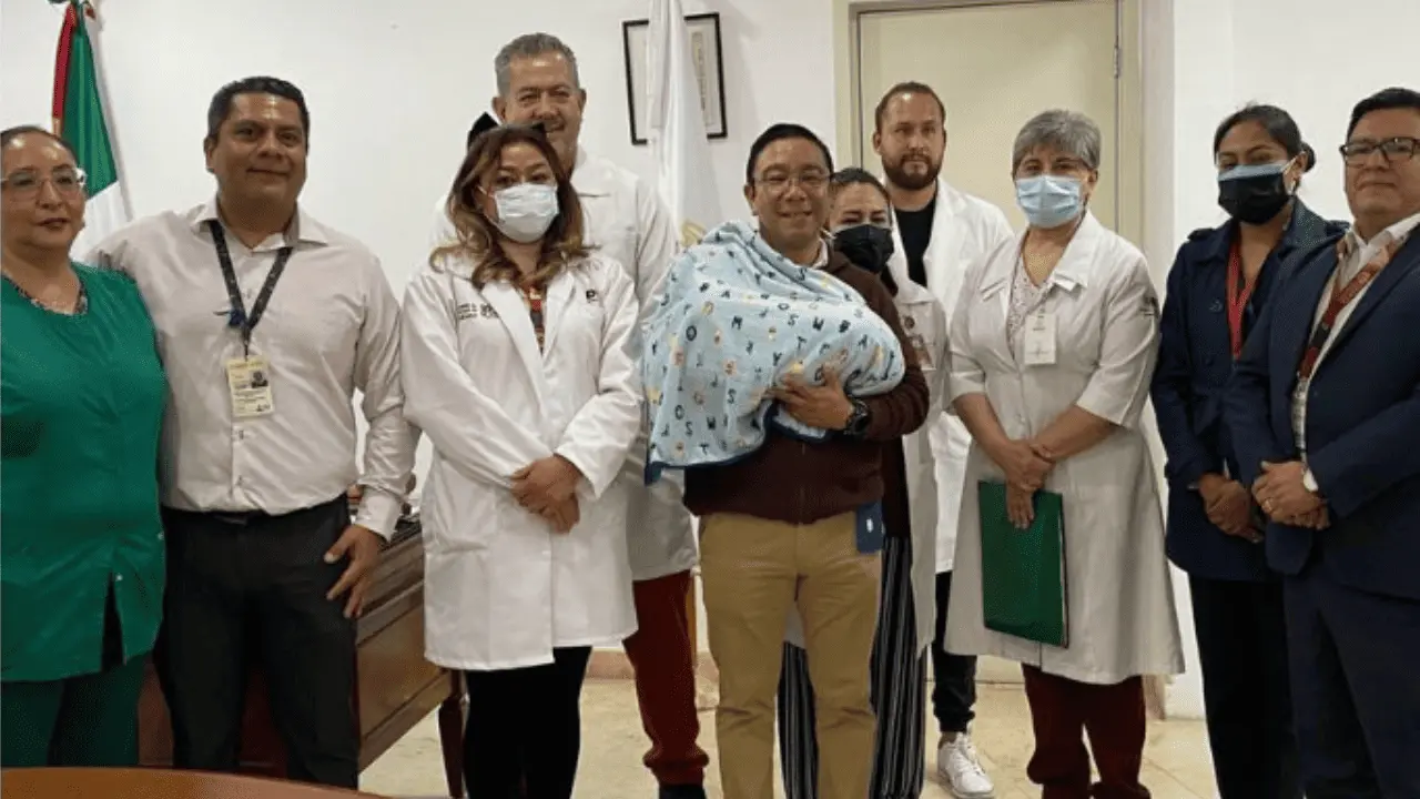 Bebé abandonado en Tultitlán recibe el alta médica; lo entregan al DIF