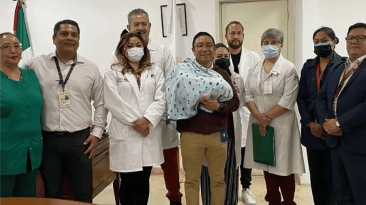 El bebé fue entregado al DIF por la Fiscalía y el área jurídica del hospital. (Foto: Cortesía)