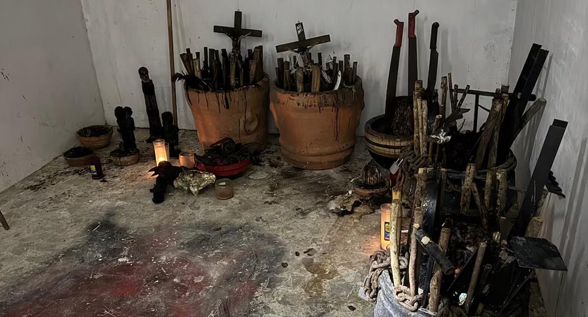 Hallan altar con cráneos humanos en casa de exfuncionario de Morelos