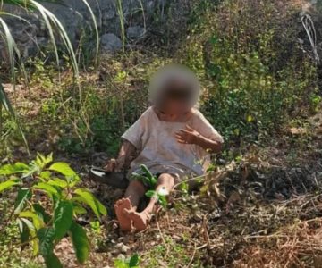 Anciana es abandonada por sus propios hijos en terreno baldío