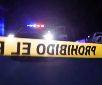 Nuevo León: Hombre asesina a su esposa frente a su hijo de 9 años y huye