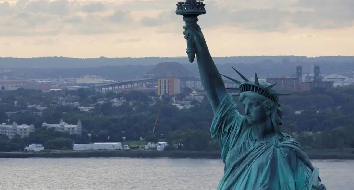 EU rechaza devolver la Estatua de la Libertad tras petición de político