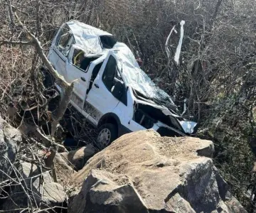 Mueren 6 estudiantes de la UG en aparatoso accidente carretero