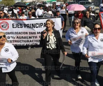 Steus realiza marcha para entregar emplazamiento a huelga a la Unison