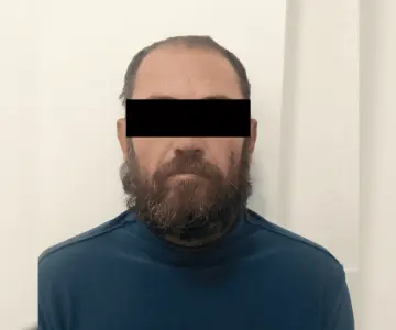 Hombre abusa sexualmente de una mujer de 63 años y le roba 3 dólares