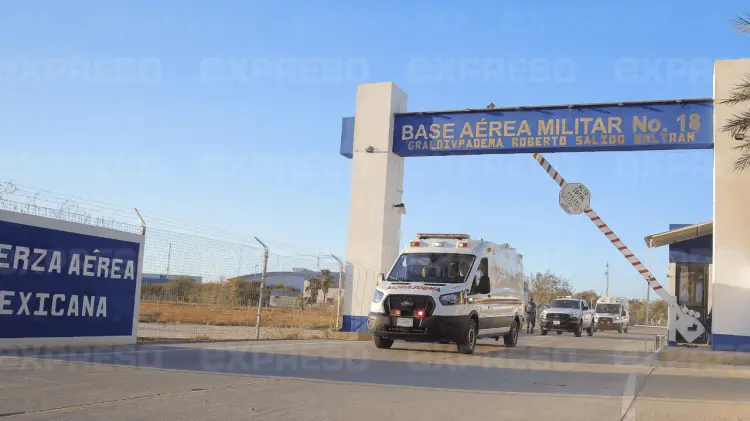 El menor y un adulto arribaron a Hermosillo cerca de las 17:50 horas. (Foto: Cristian Ruiz/EXPRESO)