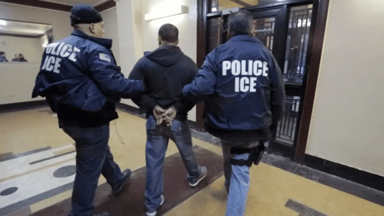 IRS compartirá información de migrantes con ICE para deportaciones