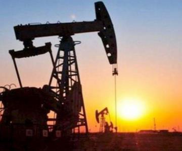 Trump impondrá arancel del 25% a países que compren petróleo venezolano