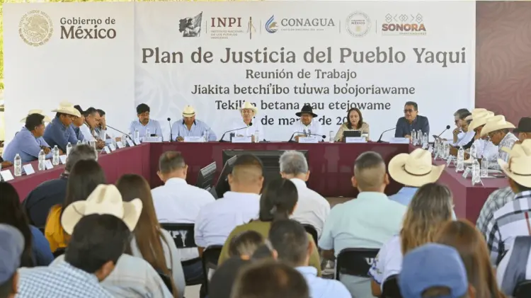 Alfonso Durazo durante su gira en Vícam. (Foto: Cortesía)