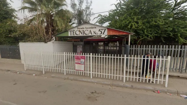 En días recientes se reportaron riñas por fuera de las secundarias 57 y 6. (Foto: Especial)
