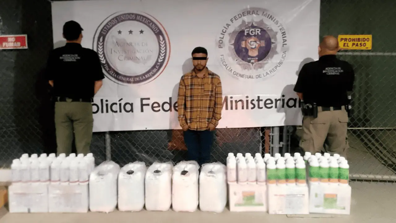 Aseguran más de 150 litros de metanfetamina líquida en Sonora; hay un detenido