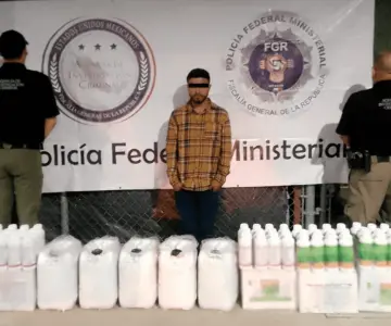 Aseguran más de 150 litros de metanfetamina líquida en Sonora; hay un detenido