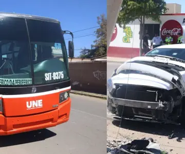 Fuerte choque entre transporte urbano y sedán en Hermosillo
