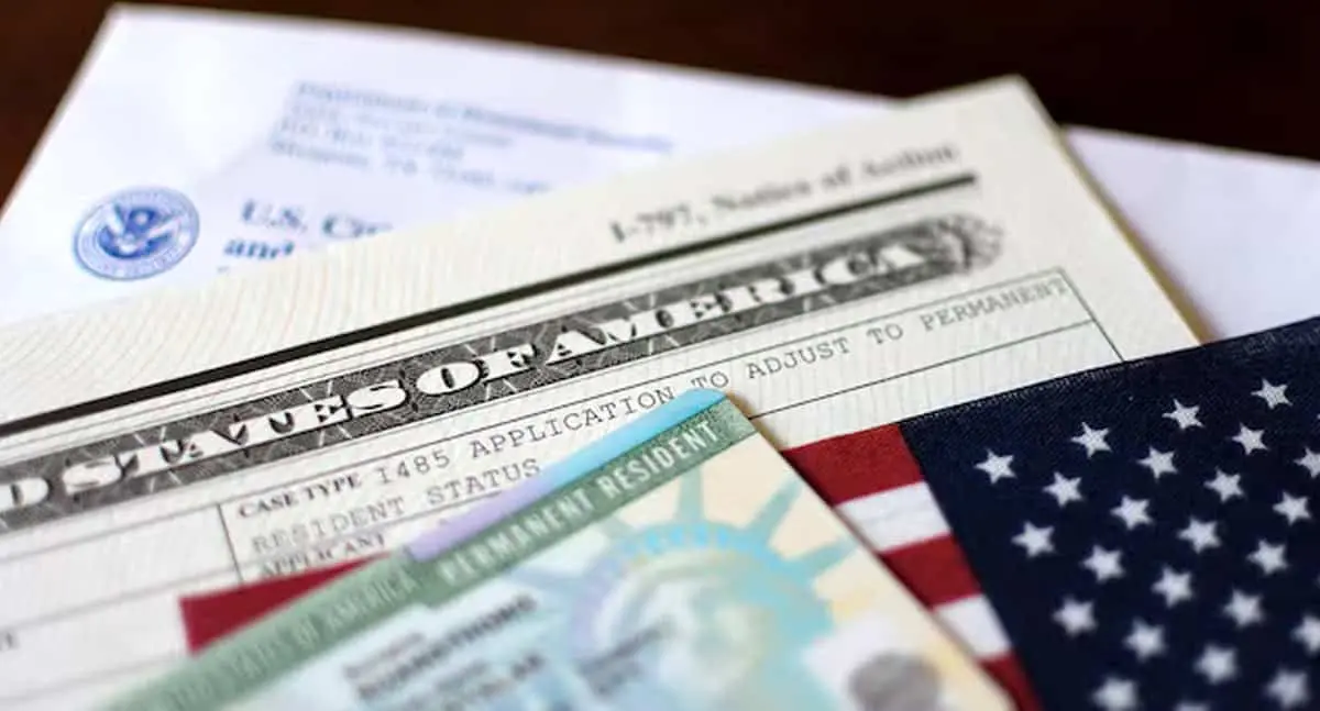 Donald Trump pone en pausa proceso de Green Cards