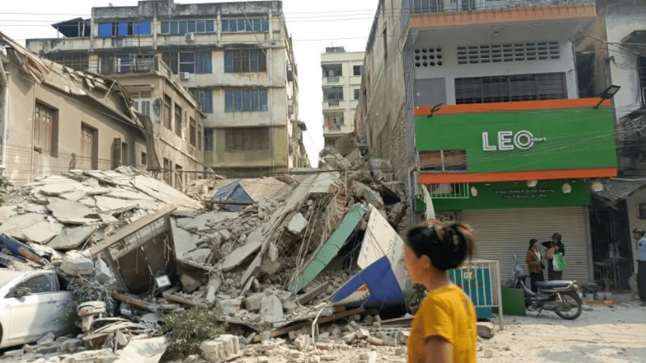 Suman 144 muertos tras violento terremoto en Myanmar