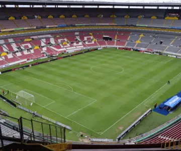 Chivas sí jugará con aficionados
